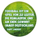 Button Fussball ist ein Spiel von 22 Leuten, die rumlaufen, und am Ende gewinnt immer Deutschland.