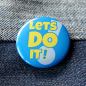 Preview: Ansteckbutton Lets do it! auf Jeans