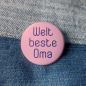 Preview: Ansteckbutton Weltbeste Oma auf Jeans