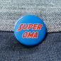 Preview: Ansteckbutton Super Oma auf Jeans