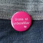 Preview: Ansteckbutton Uroma ist unbezahlbar auf Jeans