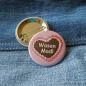 Preview: Ansteckbutton Wasen Madl auf Jeans mit Rückseite
