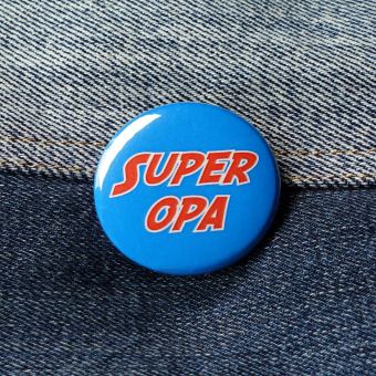 Ansteckbutton Super Opa auf Jeans