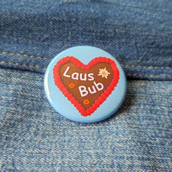 Ansteckbutton Lausbub Lebkuchenherz auf Jeans