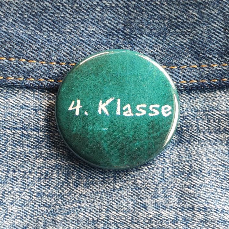 Ansteckbutton 4.Klasse/ Tafel auf Jeans