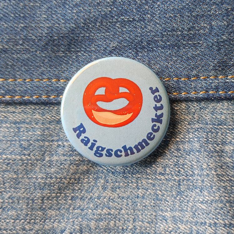 Ansteckbutton Raigschmeckter auf Jeans